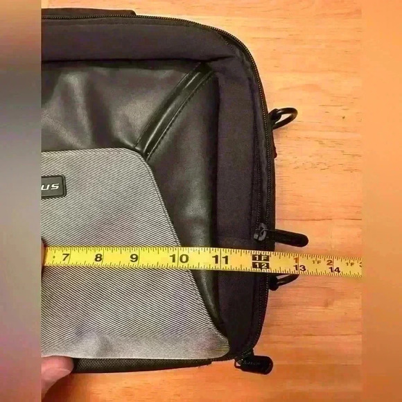 Targus In Car Portable DVD Player Case - 10 in - Picture 9 of 10